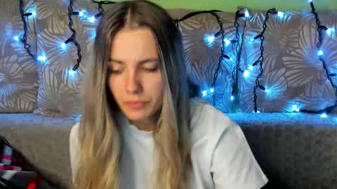 Snapshot of maggiecake chatting on November 8, 1:39 am Maggie online show from November 8, 1:39 am