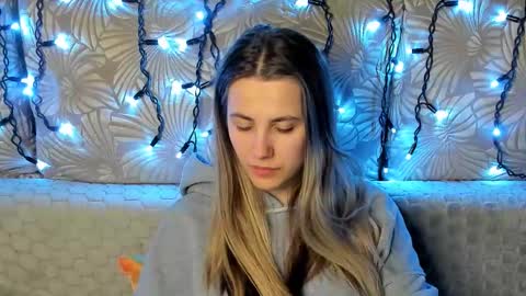 Maggie online show from February 12, 1:33 am