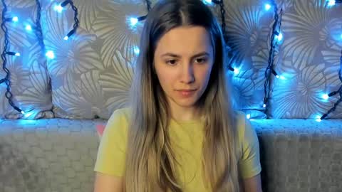 Maggie online show from April 21, 2:51 am