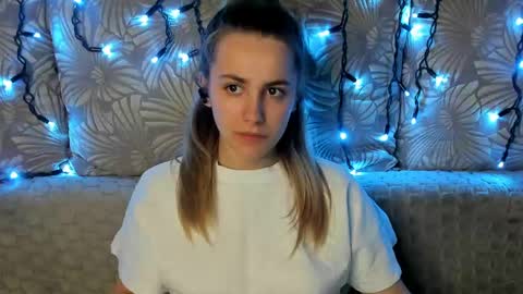 Maggie online show from May 18, 12:29 am