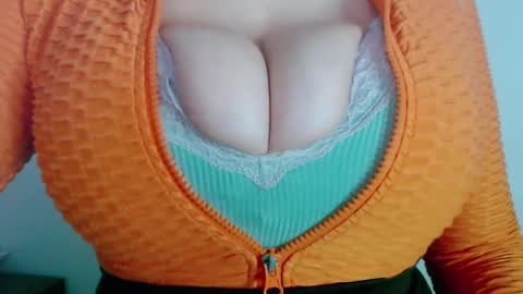 Snapshot of maggielandrin chatting on January 21, 2:33 am Maggie online show from January 21, 2:33 am