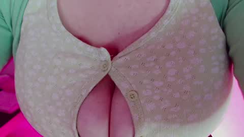 Snapshot of maggielandrin chatting on February 12, 5:37 am Maggie online show from February 12, 5:37 am