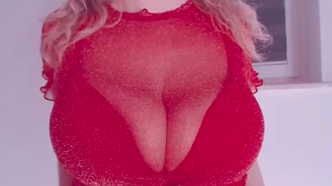 Snapshot of maggielandrin chatting on February 26, 4:35 pm Maggie online show from February 26, 4:35 pm