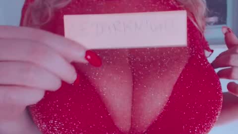 Snapshot of maggielandrin chatting on February 26, 10:42 pm Maggie online show from February 26, 10:42 pm