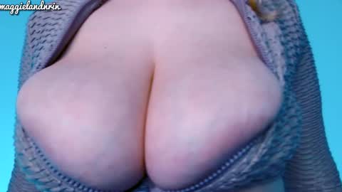 Snapshot of maggielandrin chatting on October 16, 3:51 am Maggie online show from October 16, 3:51 am