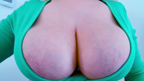 Snapshot of maggielandrin chatting on November 12, 11:54 am Maggie online show from November 12, 11:54 am