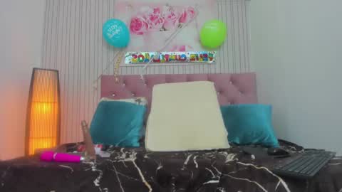 Snapshot of maggy_big_tits chatting on January 17, 9:17 am maggy_big_tits online show from January 17, 9:17 am