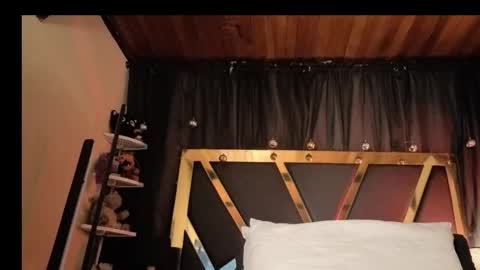   online show from December 22, 12:46 pm