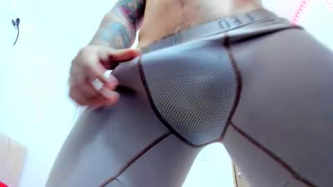 Snapshot of magic_mike_26 chatting on October 19, 1:45 pm Magic Mike online show from October 19, 1:45 pm