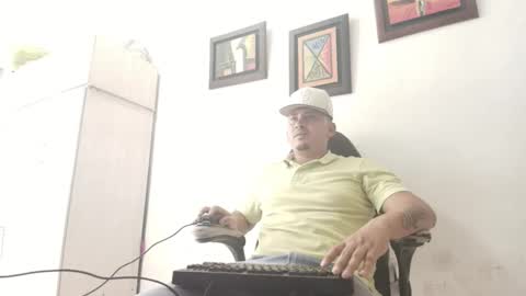 magic_milk23 online show from September 16, 7:04 pm