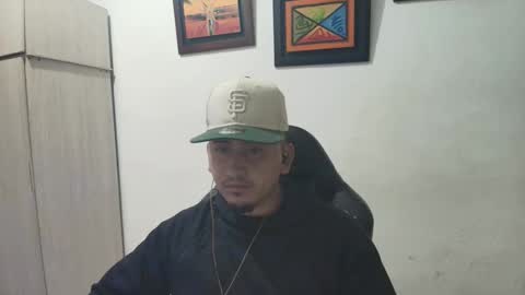 magic_milk23 online show from October 19, 5:52 am