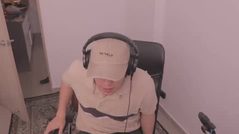 Snapshot of magic_tony chatting on October 31, 8:43 pm Tony Hoffa online show from October 31, 8:43 pm