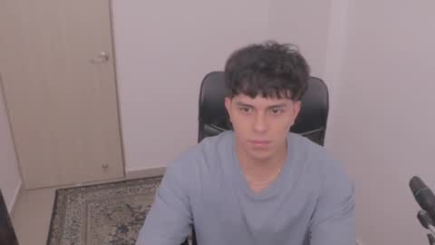 Snapshot of magic_tony chatting on November 12, 5:24 pm Tony Hoffa online show from November 12, 5:24 pm