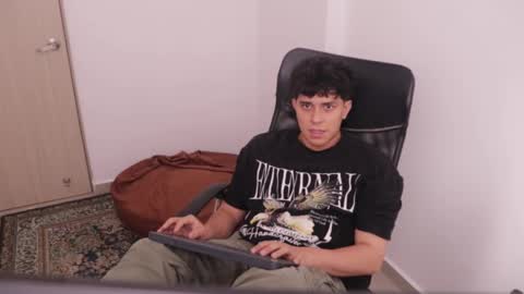 Snapshot of magic_tony chatting on November 15, 4:36 pm Tony Hoffa online show from November 15, 4:36 pm