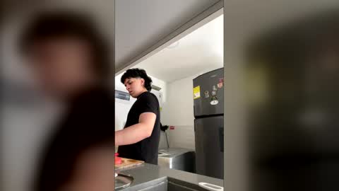 Snapshot of magic_tony chatting on December 4, 5:54 pm Tony Hoffa online show from December 4, 5:54 pm