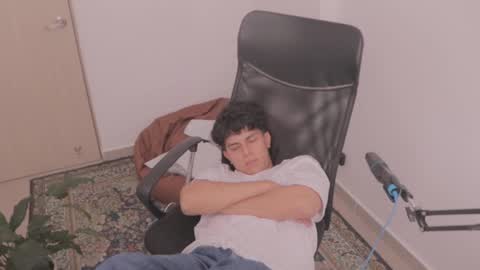 Snapshot of magic_tony chatting on December 13, 7:53 pm Tony Hoffa online show from December 13, 7:53 pm