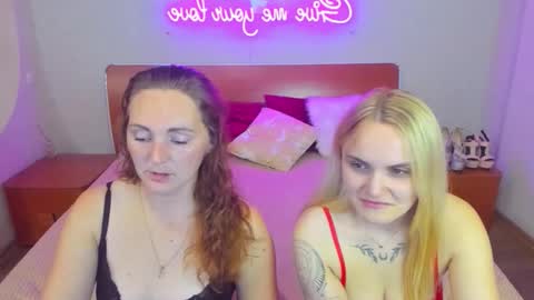 Lili and Bella online show from October 25, 6:35 pm