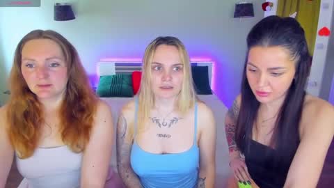 Lili and Bella online show from April 22, 6:27 am