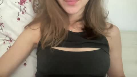 Snapshot of magicgirl50053 chatting on July 1, 9:33 am magicgirl50053 online show from July 1, 9:33 am
