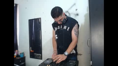 Snapshot of magico_9809 chatting on November 24, 7:57 pm BRAYAN online show from November 24, 7:57 pm