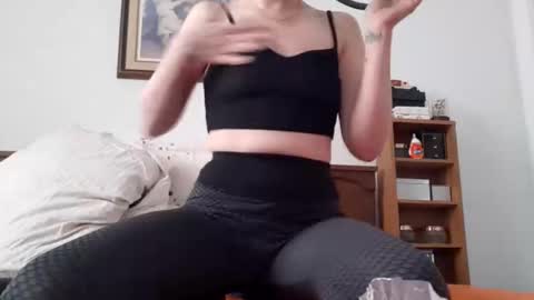 Snapshot of magictouchbunny chatting on April 1, 1:01 pm Bunny online show from April 1, 1:01 pm