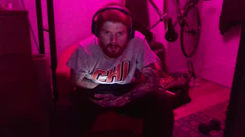 Snapshot of magnetic77slav chatting on October 20, 1:39 am magnetic77slav online show from October 20, 1:39 am