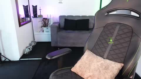 If you want me to use the Lovense please let me know  --    online show from February 4, 5:08 pm