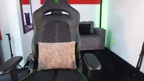 If you want me to use the Lovense please let me know  --    online show from April 2, 5:21 pm