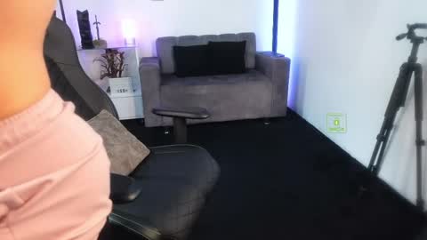 If you want me to use the Lovense please let me know  --    online show from April 8, 5:02 pm