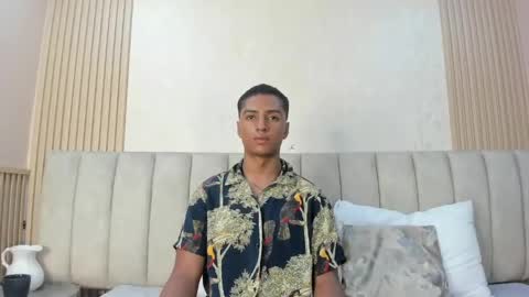 Snapshot of magnusking_ chatting on May 6, 11:04 am Magnus King online show from May 6, 11:04 am