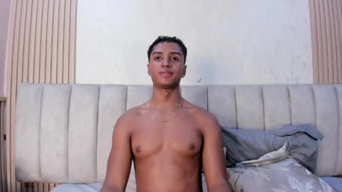 Snapshot of magnusking_ chatting on May 25, 3:45 am Magnus King online show from May 25, 3:45 am