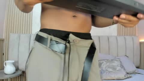 Snapshot of magnusking_ chatting on May 27, 2:41 am Magnus King online show from May 27, 2:41 am