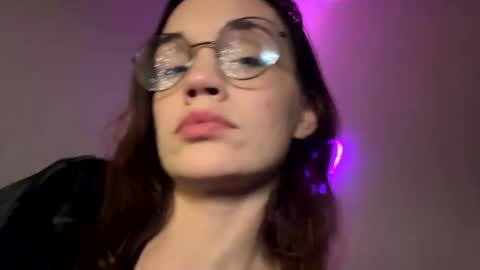 Snapshot of magsjane chatting on December 5, 6:32 am Kaye online show from December 5, 6:32 am