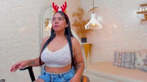 Snapshot of mai_bigboobs chatting on December 1, 11:48 am Mai Bigboobs online show from December 1, 11:48 am