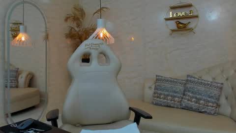 Snapshot of mai_bigboobs chatting on December 14, 11:37 am Mai Bigboobs online show from December 14, 11:37 am