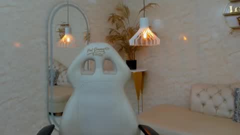 Snapshot of mai_bigboobs chatting on December 15, 11:36 am Mai Bigboobs online show from December 15, 11:36 am