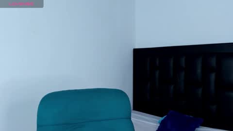 Snapshot of maia_davies chatting on February 13, 12:32 pm Maia online show from February 13, 12:32 pm