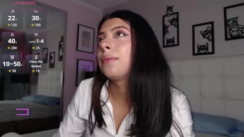 Maia Reficco online show from November 26, 9:05 pm