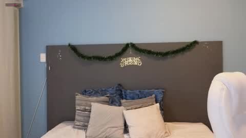 Maiaa Ruiz  online show from December 11, 4:20 pm