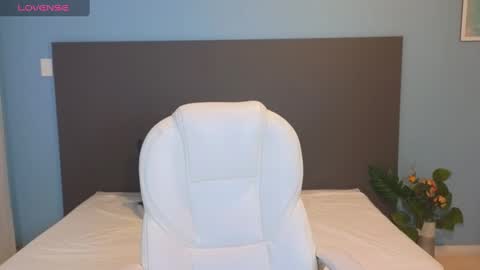 Maiaa Ruiz  online show from February 27, 12:45 pm