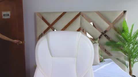 Maiaa Ruiz  online show from March 10, 1:21 pm