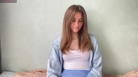 Snapshot of maiabarthe chatting on May 13, 11:40 am M I A online show from May 13, 11:40 am