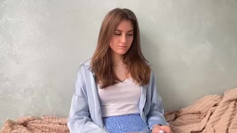Snapshot of maiabarthe chatting on May 14, 8:32 am M I A online show from May 14, 8:32 am
