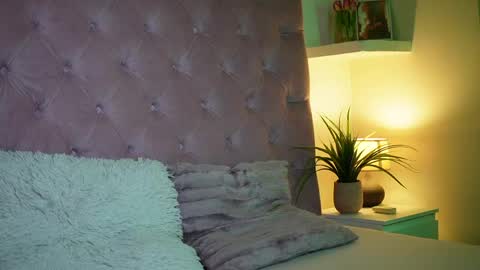  Maia  online show from April 6, 10:00 pm