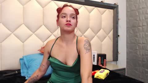 Snapshot of maiapark chatting on December 3, 9:23 pm Maia  online show from December 3, 9:23 pm