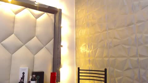 Snapshot of maiapark chatting on December 12, 9:26 pm Maia  online show from December 12, 9:26 pm