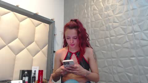 Snapshot of maiapark chatting on December 21, 6:23 pm Maia  online show from December 21, 6:23 pm