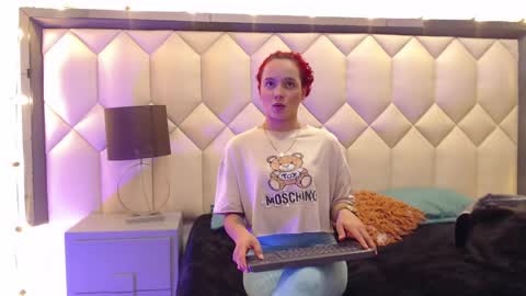 Snapshot of maiapark chatting on February 9, 2:40 pm Maia  online show from February 9, 2:40 pm