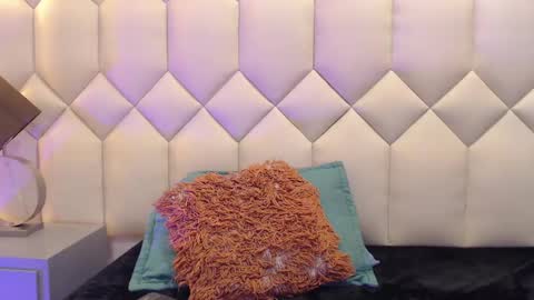 Snapshot of maiapark chatting on February 19, 6:54 pm Maia  online show from February 19, 6:54 pm