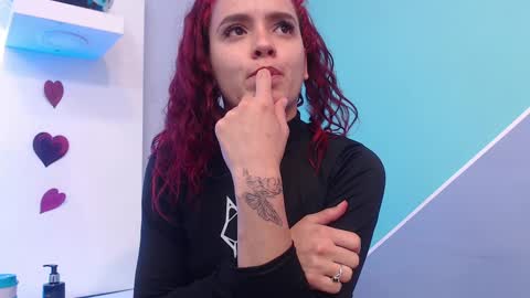 Snapshot of maiapark chatting on February 22, 1:00 am Maia  online show from February 22, 1:00 am